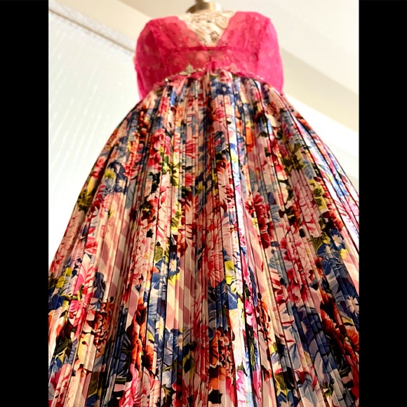 LIKE NEW !!! L Victoria Secret Mary Katrantzou Pleated Chemise Slip - Picture 3 of 8